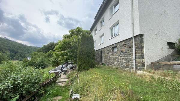 Garten mit Terrasse - Mehrfamilienhaus in 58513 Lüdenscheid mit 262m² als Kapitalanlage kaufen