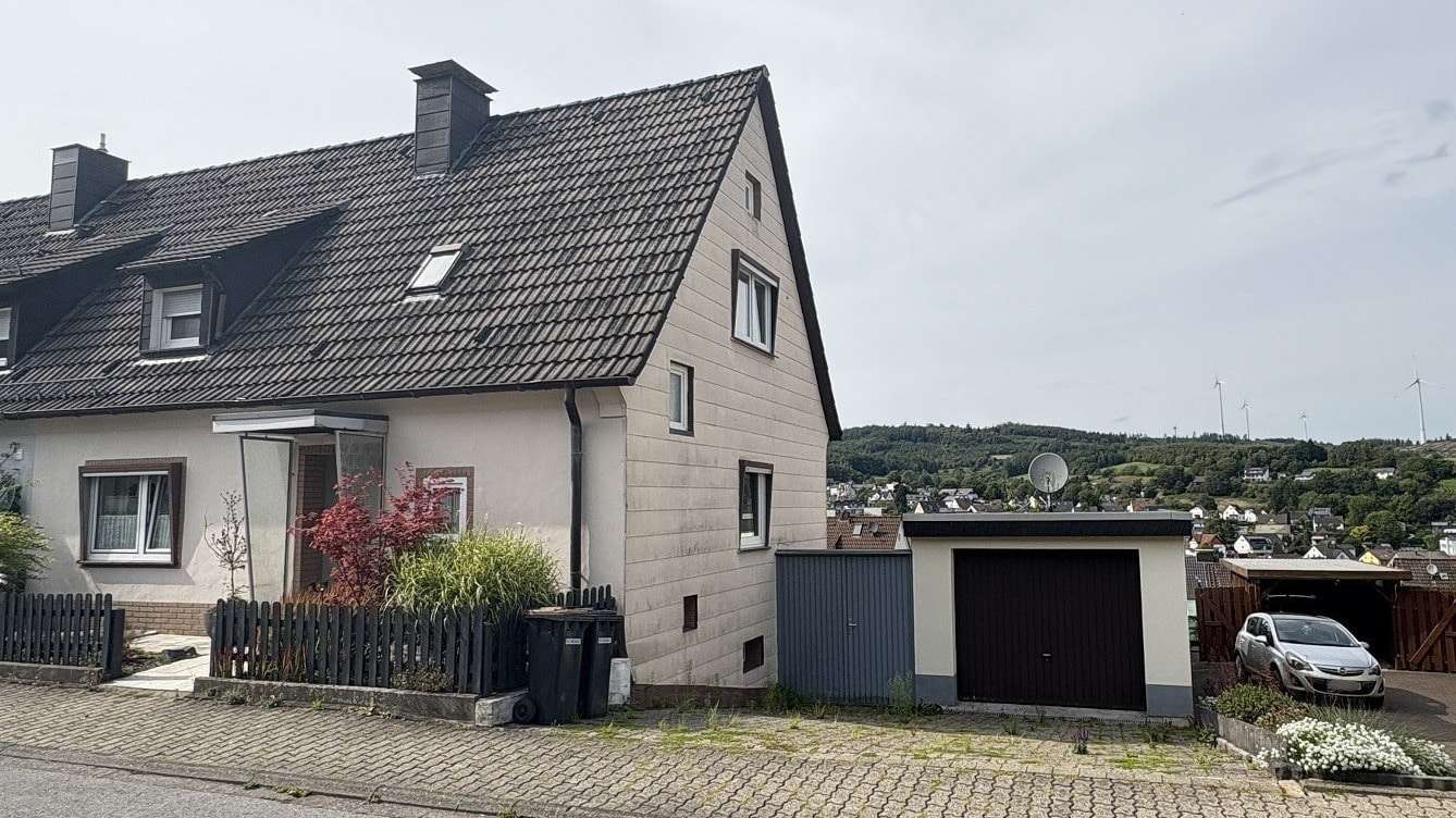Exposébild - Hausansicht Exposébild - Hausansicht - Doppelhaushälfte in 58809 Neuenrade mit 91m² kaufen