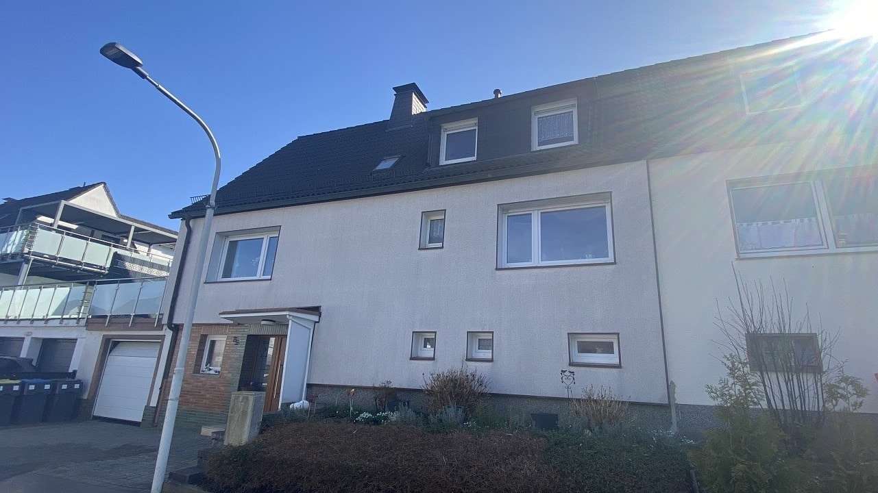 Hausansicht - Doppelhaushälfte in 58840 Plettenberg mit 160m² kaufen