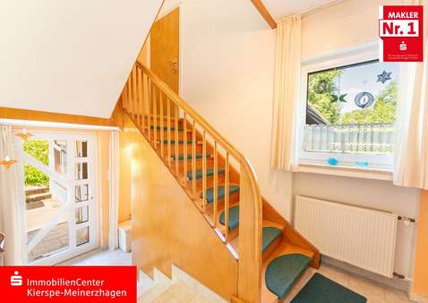 Treppenhaus Erdgeschoss Treppenhaus Erdgeschoss - Zweifamilienhaus in 58540 Meinerzhagen mit 142m² kaufen