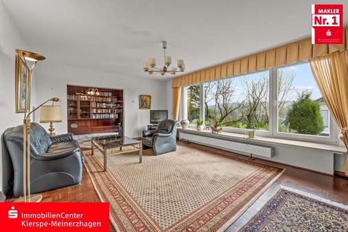Wohnzimmer - Bild 1 - Einfamilienhaus in 58566 Kierspe mit 100m² kaufen
