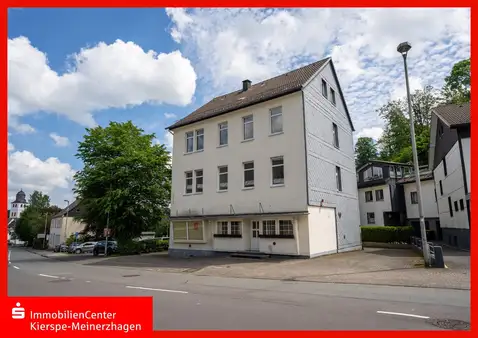 *SPKKM* Zweifamilienhaus mit Gewerbeeinheit in zentraler Lage von Meinerzhagen!