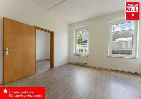 1. Schlafzimmer 1. OG - Zweifamilienhaus in 58540 Meinerzhagen mit 180m² kaufen