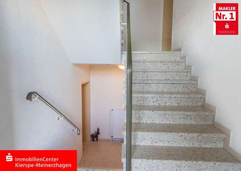 Treppenhaus Erd- und Untergeschoss Treppenhaus Erd- und Untergeschoss - Terrassen-Wohnung in 58540 Meinerzhagen mit 83m² kaufen