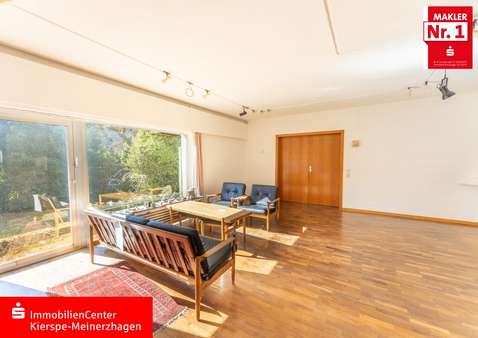Wohnzimmer - Einfamilienhaus in 58540 Meinerzhagen mit 287m² kaufen