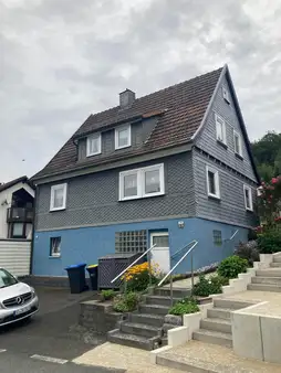 Ruhig gelegenes Einfamilienhaus mit separatem Wohnhaus in beliebter Wohngegend in Siegen