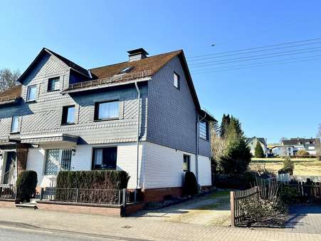 Ansicht Wohnhaus Ansicht Wohnhaus - Doppelhaushälfte in 57271 Hilchenbach mit 124m² kaufen