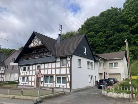 Straßenansicht II Straßenansicht II - Zweifamilienhaus in 57250 Netphen mit 363m² kaufen