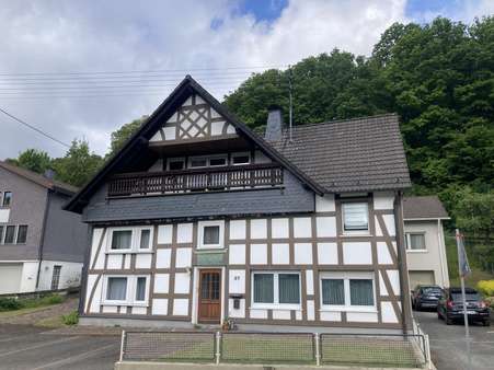 Straßenansicht III Straßenansicht III - Zweifamilienhaus in 57250 Netphen mit 363m² kaufen