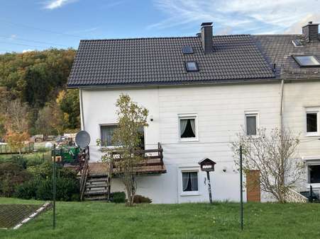 Rückseite mit Gartenzugang - Doppelhaushälfte in 57072 Siegen mit 170m² kaufen