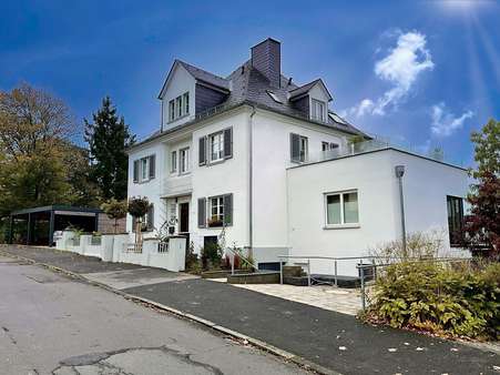 Straßenansicht - Souterrain-Wohnung in 57072 Siegen mit 122m² kaufen