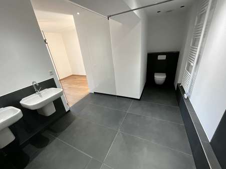 Badezimmer Badezimmer - Souterrain-Wohnung in 57072 Siegen mit 122m² kaufen