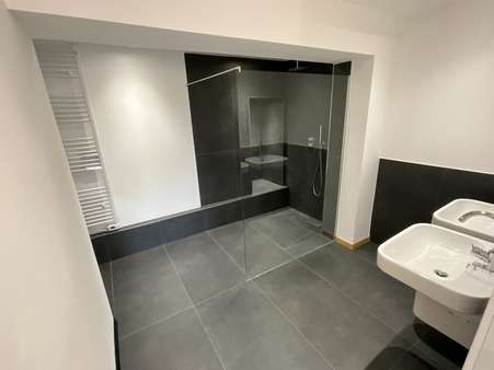 Badezimmer Badezimmer - Souterrain-Wohnung in 57072 Siegen mit 122m² kaufen