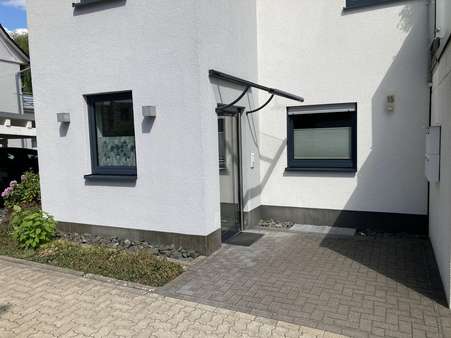 Hauseingang Hauseingang - Dachgeschosswohnung in 57078 Siegen mit 82m² kaufen