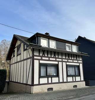 Hausansicht - Einfamilienhaus in 57271 Hilchenbach mit 111m² kaufen