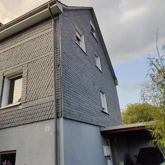 Außenseite Außenseite - Doppelhaushälfte in 57074 Siegen mit 129m² kaufen