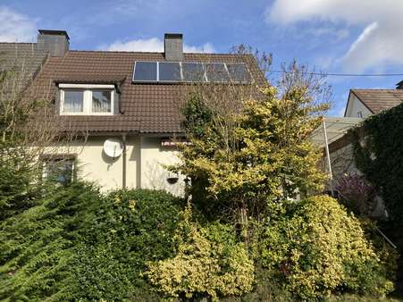 Ansicht aus dem Garten - Doppelhaushälfte in 57223 Kreuztal mit 109m² kaufen