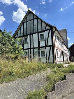 Fachwerkhaus Fachwerkhaus - Doppelhaushälfte in 57271 Hilchenbach mit 128m² kaufen
