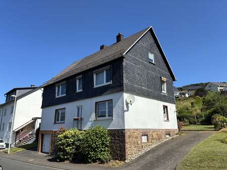 Straßenansicht 2 - Einfamilienhaus in 57250 Netphen mit 150m² kaufen