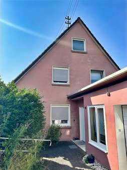 Hauseingang und Ostseite - Einfamilienhaus in 57076 Siegen mit 217m² kaufen