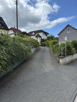 Zufahrt Zufahrt - Doppelhaushälfte in 57078 Siegen mit 110m² kaufen