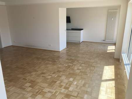 Essbereich mit Zugang zur Küche - Etagenwohnung in 57076 Siegen mit 157m² kaufen