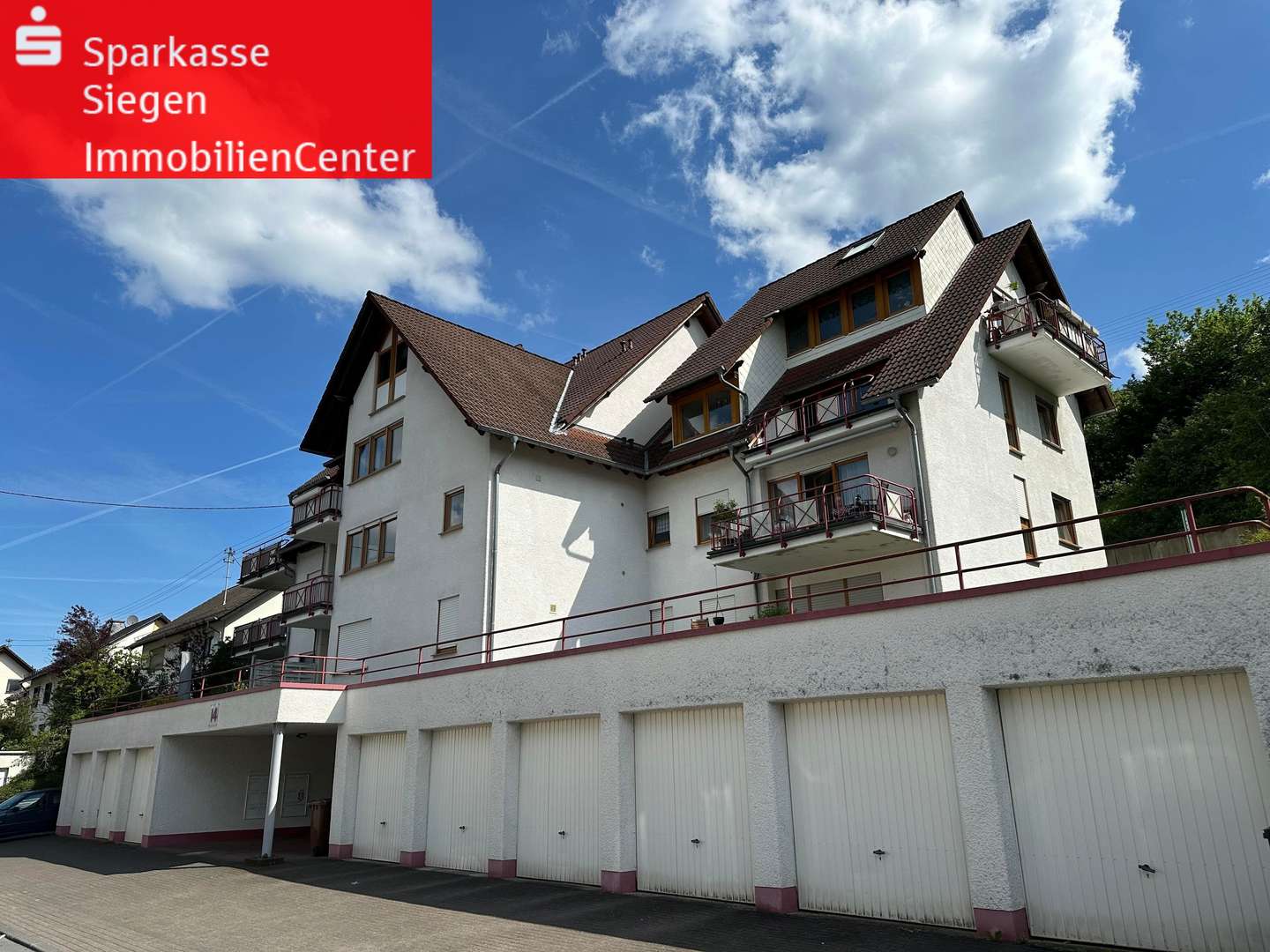 Mehrfamilienhaus mit Garagen - Dachgeschosswohnung in 57271 Hilchenbach mit 76m² kaufen