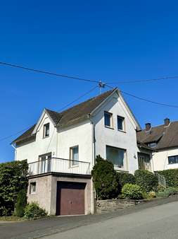 Wohnhaus mit Garage - Einfamilienhaus in 57223 Kreuztal mit 135m² kaufen
