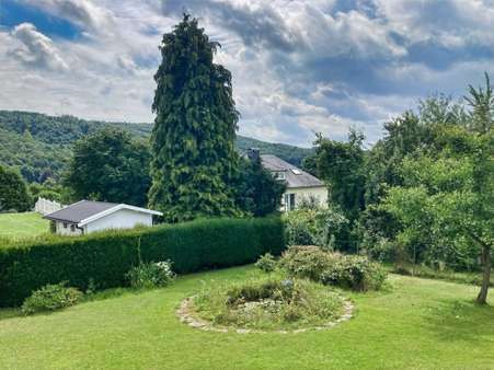 Blick von der Terrasse in Richtung Freudenberg Blick von der Terrasse in Richtung Freudenberg - Einfamilienhaus in 57258 Freudenberg mit 180m² kaufen
