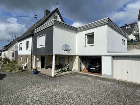 Außenansicht mit Anbau Außenansicht mit Anbau - Einfamilienhaus in 57250 Netphen mit 187m² kaufen