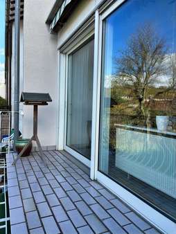 Balkon mit Markise Balkon mit Markise - Reihenmittelhaus in 57074 Siegen mit 115m² kaufen