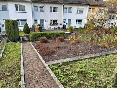 Blick durch den Garten Blick durch den Garten - Reihenmittelhaus in 57074 Siegen mit 115m² kaufen