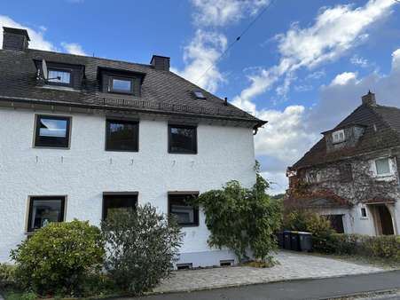 Straßenansicht 3 Straßenansicht 3 - Doppelhaushälfte in 57074 Siegen mit 118m² kaufen