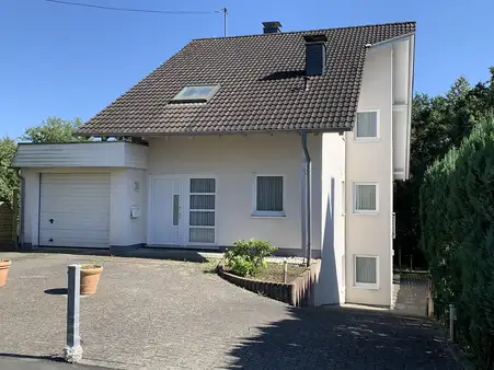 Lage, Lage, Lage,  Wohnen am Siegener Giersberg
Schickes Einfamilienhaus mit Einliegerwohnung