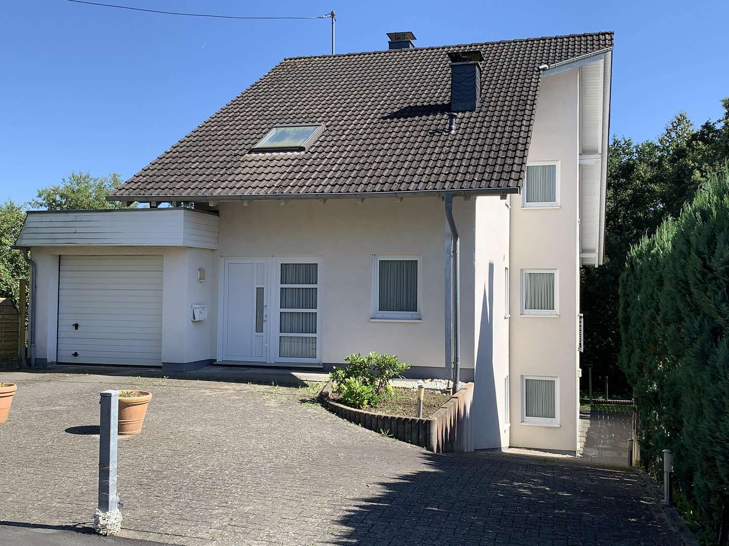 Hausansicht Straßenseite - Einfamilienhaus in 57074 Siegen mit 196m² kaufen