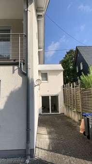 Rückseite mit Zugang Allzweckraum - Einfamilienhaus in 57074 Siegen mit 196m² kaufen