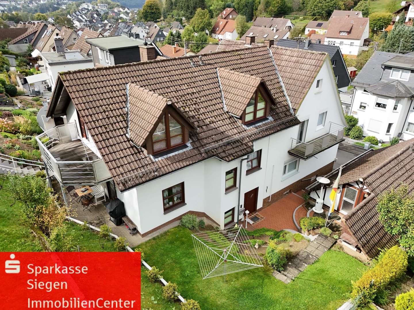 2 Häuser, mehrere Terrassen… - Zweifamilienhaus in 57080 Siegen mit 215m² kaufen