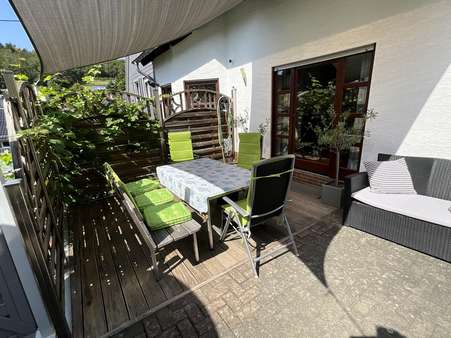 Terrasse vorm Wohn- / Essbereich Anbau - Zweifamilienhaus in 57080 Siegen mit 215m² kaufen