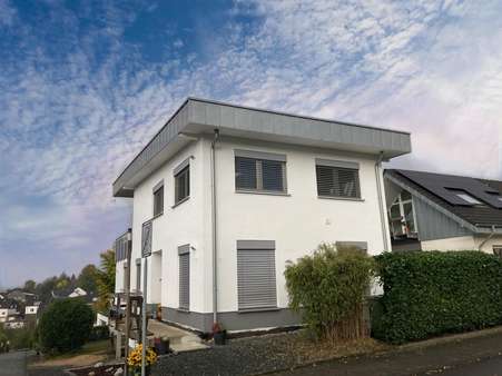 Straßenansicht  - Einfamilienhaus in 57234 Wilnsdorf mit 141m² kaufen