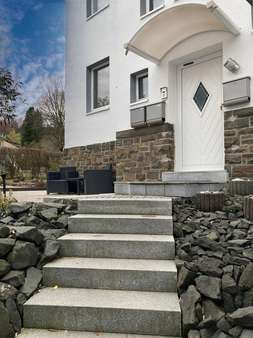 Zugang zum Haus - Mehrfamilienhaus in 57072 Siegen mit 200m² als Kapitalanlage kaufen