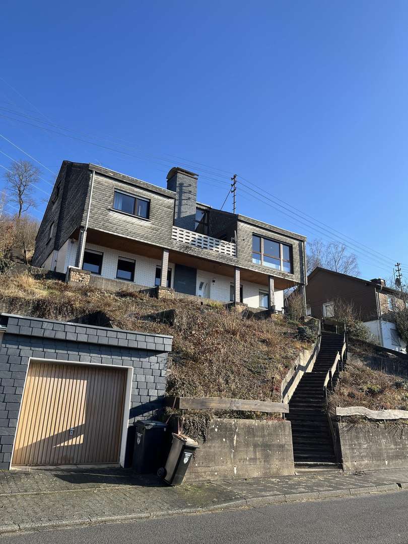 Straßenansicht - Einfamilienhaus in 57080 Siegen mit 126m² kaufen