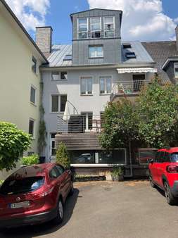 Rückansicht & Stellplatz - Maisonette-Wohnung in 57072 Siegen mit 126m² kaufen