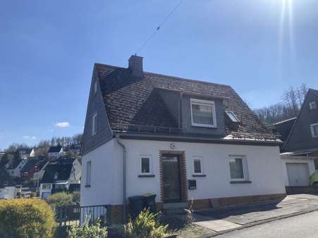 Straßenansicht - Einfamilienhaus in 57074 Siegen mit 93m² kaufen