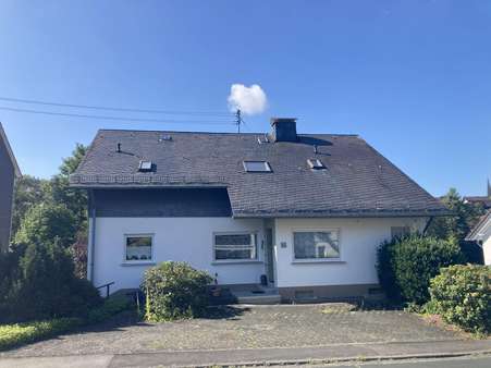 Einfamilienhaus (Straßenansicht) - Einfamilienhaus in 57234 Wilnsdorf mit 155m² kaufen
