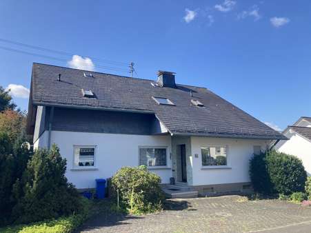 Gepflegtes Einfamilienhaus mit Doppelgarage - Einfamilienhaus in 57234 Wilnsdorf mit 155m² kaufen