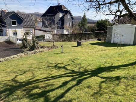 Grünfläche mit Gerätehütte - Einfamilienhaus in 57078 Siegen mit 109m² kaufen
