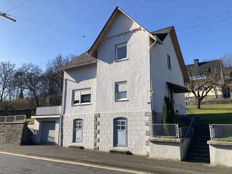 Straßenansicht - Einfamilienhaus in 57078 Siegen mit 109m² kaufen