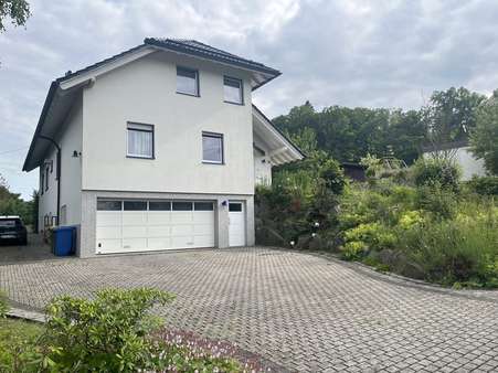 Straßenansicht Straßenansicht - Einfamilienhaus in 57299 Burbach mit 289m² kaufen