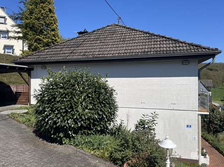 Seitenansicht - Zweifamilienhaus in 57290 Neunkirchen mit 189m² kaufen