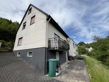 Rückansicht mit Terrasse und Balkon - Einfamilienhaus in 57290 Neunkirchen mit 150m² kaufen